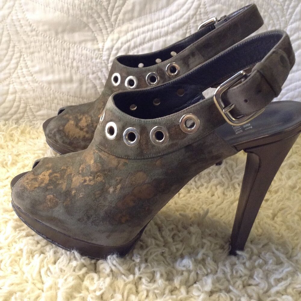 Stuart Weitzman Peep Toe Slingbacks "7.5" Metallic Camo Eyelet Hardware Pumps 5" - Picture 2 of 8